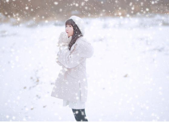 PS軟件給女生照片添加漫天雪(xuě)花(huā)效果